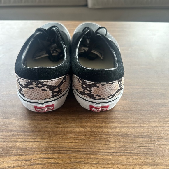 Rare Vans 10.5, Like New!! CUSTOM SNAKE SKIN - Picture 2 of 3